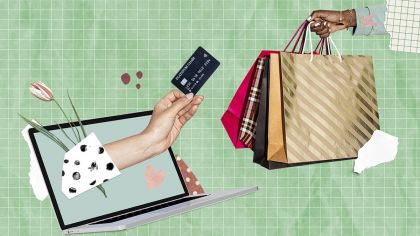 bolsas de la compra y ordenador con tarjeta de crédito
