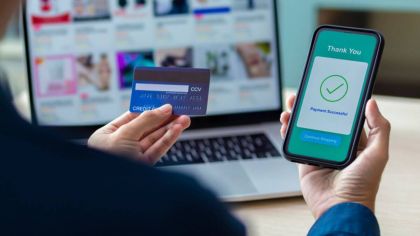 Persona aprovechando el QCommerce.